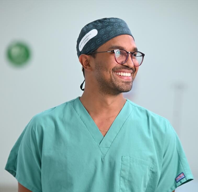 Dr. Carlos Oliveros